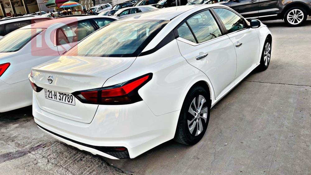 نيسان ألتيما